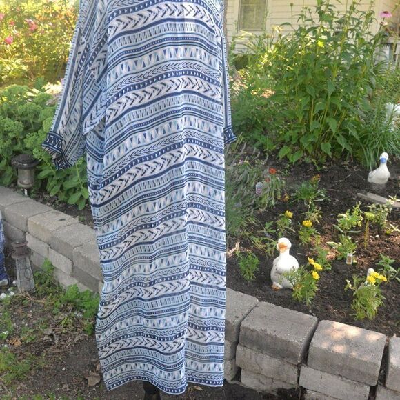 Loft Outlet Blue and White Flowy Kimono Swimsuit Cover Up New with Tags 24 P2P - Picture 3 of 5